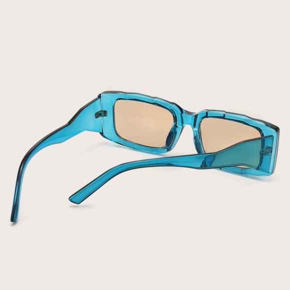 New Woman’s AJ Morgan Big Payback Super Oversized Light Blue Clear Sunglasses - Picture 4 of 7